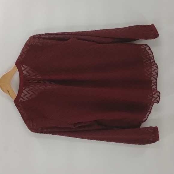 Skies are Blue maroon zig zag texture blouse size medium sheer sleeves and back - Picture 6 of 9